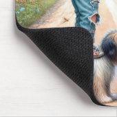 Kleines Mädchen verschickt einen Brief Mousepad (Ecke)