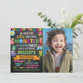 Kleines Monster Chalkboard 3. Geburtstag Foto Einladung (Stehend Vorderseite)