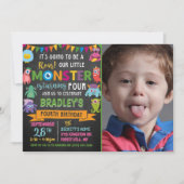 Kleines Monster Chalkboard 4. Geburtstag Foto Einladung (Vorderseite)