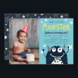 Kleines Monster Kindergeburtstag Party Foto Einladung<br><div class="desc">Wählen Sie diese bezaubernden Kindergeburtstag-Party Einladungen, um den großen Meilenstein Ihres kleinen Monsters zu feiern. Das niedliche Monster-Design zeichnet sich durch ein lustiges Cartoon-Monster in Marineblau aus, das eine limitierte grüne Bogen-Krawatte zeigt. Personalisieren Sie Ihre Geburtstagsfeierdetails in der Marine, Limon und weiß Buchstaben mit weißen Sternen betont. Ideal zum ersten...</div>