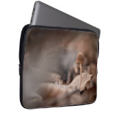 Kleines Mushroom Nature Foto Laptopschutzhülle (Vorne Rechts)