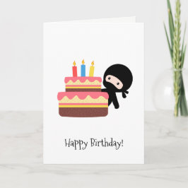Kleines Ninja hinter Geburtstags-Kuchen Karte