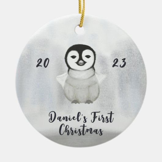 kleines Pinguin-erstes Weihnachtsfest-Foto Keramik Ornament (Vorne)