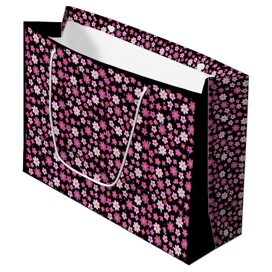 Kleines rosa Blume Muster C10 Schwarz BG Große Geschenktüte (Vorderseite Schrägansicht)