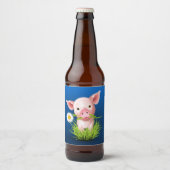 Kleines rosa Schwein in grünem Gras über blau Bierflaschenetikett (Vorderseite)