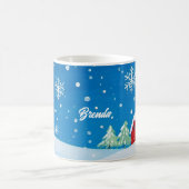 Kleines rotes Haus im Schnee Kaffeetasse (Mittel)