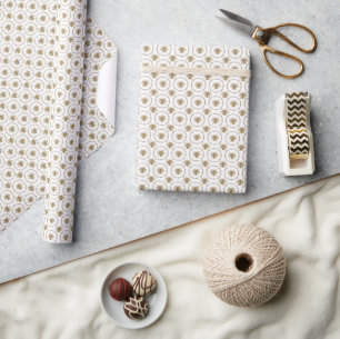 Kleines vintage-goldene Bienen-Kranzmuster auf Cre Geschenkpapier