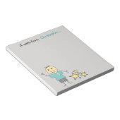 Kleinkinder kleine Peitsche Junge grau und grün mi Notizblock (angewinkelt)