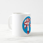 Klempner läuft mit Schraubenschlüssel und Werkzeug Kaffeetasse (Vorderseite Links)