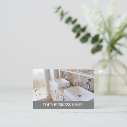 Klempner oder Bademeister, die die Karte anrufen. (Stehend Vorderseite)