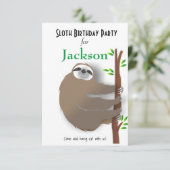 Klettern Brown Sloth Geburtstagsparty Einladung (Stehend Vorderseite)