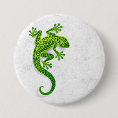 Kletternder grüner Gecko auf einer weißen Wand Button (Vorderseite)