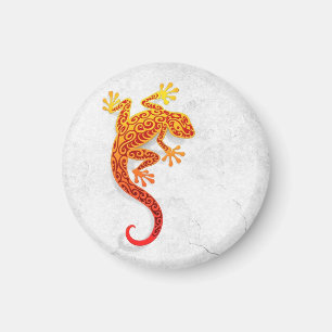 Kletternder roter Gecko auf einer weißen Wand Magnet