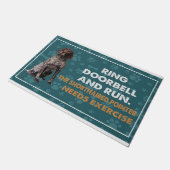 Klingeltür anziehen und den kurzhaarigen Zeiger la Fußmatte (Schrägansicht)