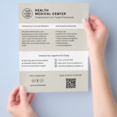 Klinik Arzt Logo QR Neutral Beige Flyer (Hand)