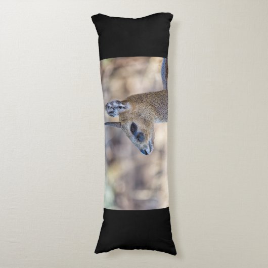 Klipspringer-Portrait Seitenschläferkissen (Vorderseite Vertikal)