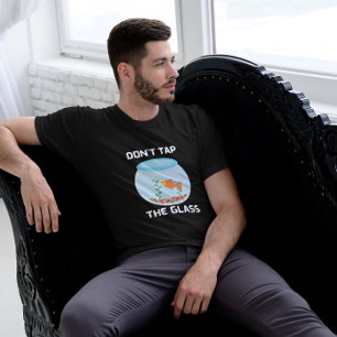 Klopfe Nicht Gegen Das Glas Lustiger Fisch Warnung T-Shirt
