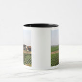 Kloster Clos de Vougeot aus dem 16. Jahrhundert un Tasse (Zentrum)