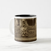 Kloster oder Pagode, Detail, vermutlich Mandalay Zweifarbige Tasse (Vorderseite Links)