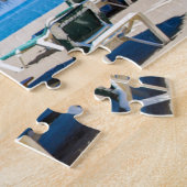 Klubsessel und Thatch-Regenschirme auf Strand Puzzle (Seite)