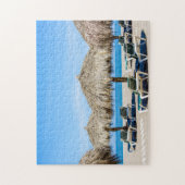 Klubsessel und Thatch-Regenschirme auf Strand Puzzle (Vertikal)