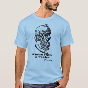Klugheit fängt im Wunder-SOCRATES-Zitat-T-Shirt an T-Shirt