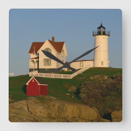 Klumpen-Leuchtturm in York Maine Quadratische Wanduhr (Vorderseite)