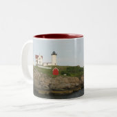Klumpen-Leuchtturm, York, Maine Zweifarbige Tasse (Vorderseite Links)