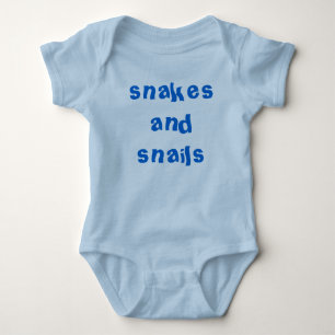Knabenschlangen und Schnecken in blau Baby Strampler