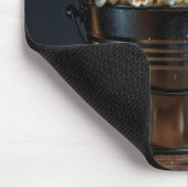 Knallendes Popcorn in einem Metall-Eimer Mousepad (Ecke)