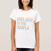 Knee Deep in der Hoopla 80 Quote Typografie T-Shirt (Vorderseite)