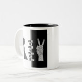 Kneel für Frieden und Stand der Gerechtigkeit Zweifarbige Tasse (Vorderseite Links)