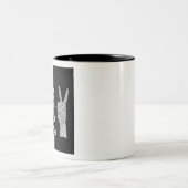Kneel für Frieden und Stand der Gerechtigkeit Zweifarbige Tasse (Mittel)