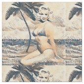 Kneeling Blonde Bikini Modell Thunder_Cove Stoff (Nahaufnahme)