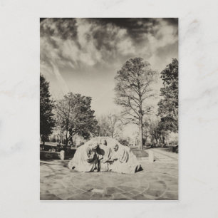 Kneeling Minister im Kelly Ingram Park - B&W Postkarte