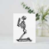 Kneeling Skeleton Postkarte (Stehend Vorderseite)