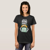 Knie-Ersatz-Operation Erholung Funny Bionic Kne T-Shirt (Vorne ganz)
