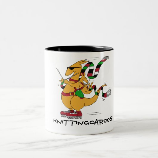 Knittinggaroos Rollerblading Zweifarbige Tasse (Mittel)
