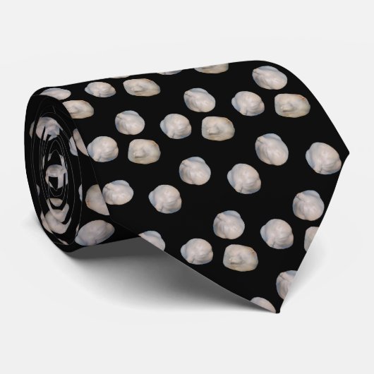 Knoblauchmuster (schwarzer Hintergrund) Krawatte (Gerollt)
