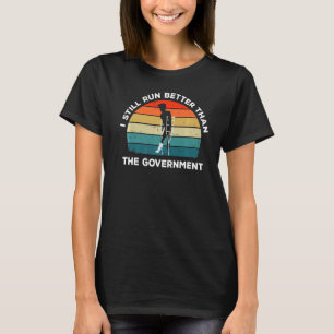 Knöchelknochen-Leg gebrochen - läuft immer noch be T-Shirt