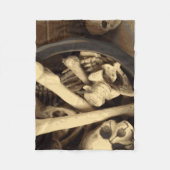 Knochenstall. Fleecedecke (Vorderseite)