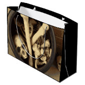 Knochenstall. Große Geschenktüte (Rückseite Schrägansicht)