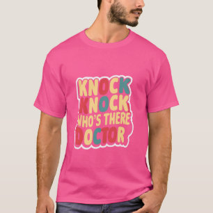 Knock Knock Wer ist Arzt ? T-Shirt
