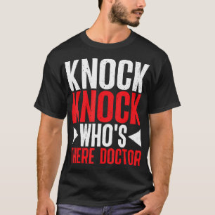 Knock Knock Wer ist Arzt? T-Shirt