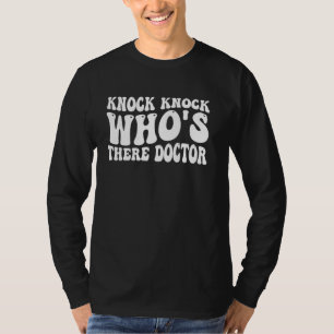Knock Knock Wer ist Arzt? T-Shirt