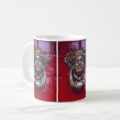 "KNOCKER DER BREMSEN-KOPFSCHEIBE AN DER HELLEN ROT KAFFEETASSE (Vorderseite Links)