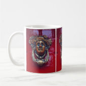 "KNOCKER DER BREMSEN-KOPFSCHEIBE AN DER HELLEN ROT KAFFEETASSE (Links)