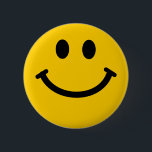 Knopf Gelbes Happy-Gesicht Abzeichen Button<br><div class="desc">"Smilie face",  Lächeln,  Gesicht,  Gesichter,  niedlich,  gelb,  glücklich,  "Happy Gesichte",  "Happy Gesichte",  "gelbe Gesichte",  "gelbe Gesichter",  "Cartoon,  "Cartoon Gesicht",  "Cartoon Lächeln",  Lächeln,  Lachen,  gelb,  bezaubernd,  erheiternd, </div>
