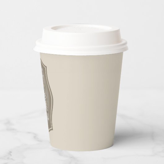 Knopf und Tür wird geöffnet - Papiercup Pappbecher (Links)