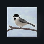 Knopf Wasserfarbe Schwarz gekappte Chickadee Button<br><div class="desc">Button-Back-Button mit meiner originalen digitalen Aquarellbild einer schwarz gekappten Chickadee,  die auf einem weitläufigen Zweig gegen einen blass blauen Himmel steht.</div>